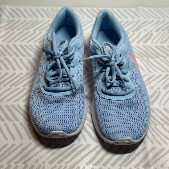 Nike Tanjun Shoe Youth size 6 Psychic Blue/Bleached Coral/White - Picture 3 of 6
